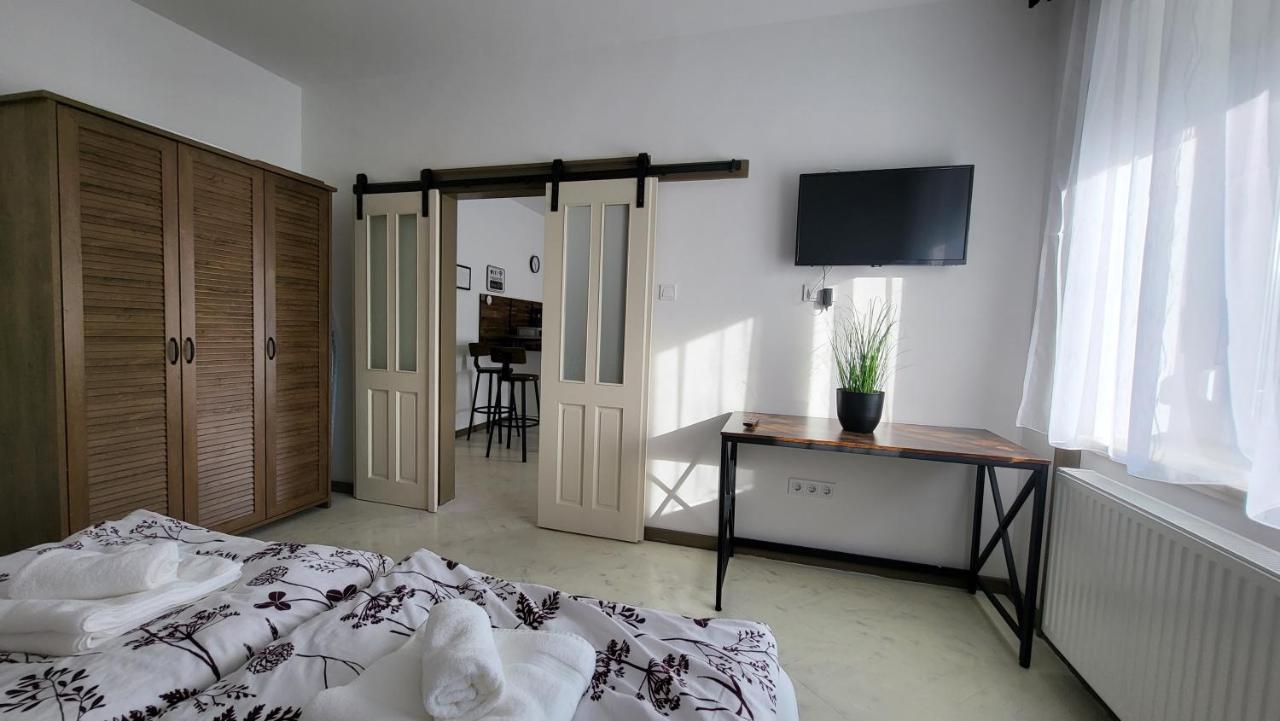 Relax Apartments Sarvar A1 Exterior foto