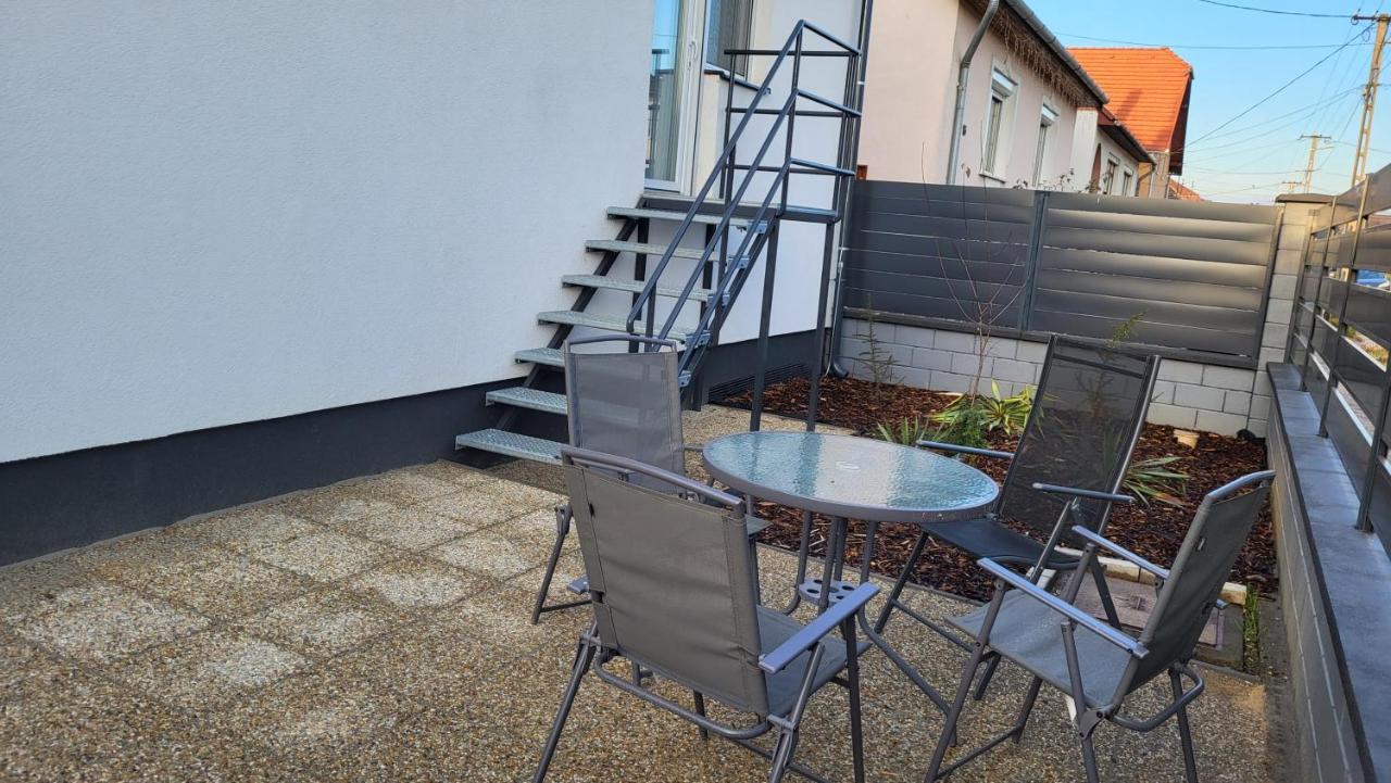 Relax Apartments Sarvar A1 Exterior foto